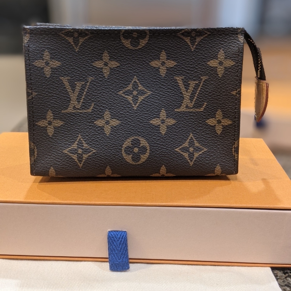 Louis Vuitton Toiletry 15